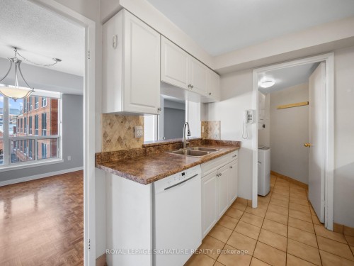 311-30 Wilson Street, Markham, ON - Indoor Photo Showing Kitchen With Double Sink