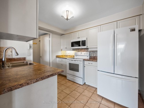 311-30 Wilson Street, Markham, ON - Indoor Photo Showing Kitchen With Double Sink