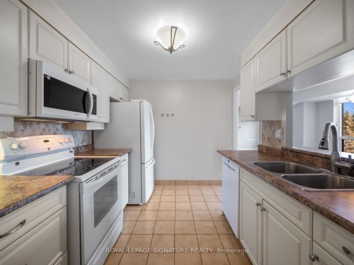 311-30 Wilson Street, Markham, ON - Indoor Photo Showing Kitchen With Double Sink