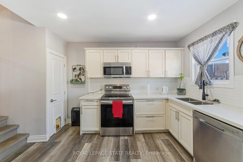 411 Fairfield Avenue, Hamilton, ON - Indoor Photo Showing Kitchen With Double Sink