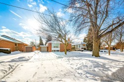 29 Holywell Drive  Toronto, ON M9R 1K4