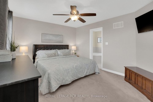 82 Coolspring Crescent, Caledon, ON - Indoor Photo Showing Bedroom