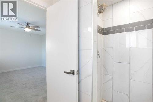 14668 Deer Run Drive Se, Calgary, AB - Indoor Photo Showing Bathroom