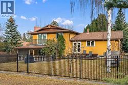 124 Canterbury Drive SW  Calgary, AB T2W 2G1