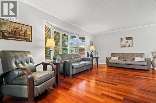 124 Canterbury Drive Sw, Calgary, AB - Indoor Photo Showing Living Room