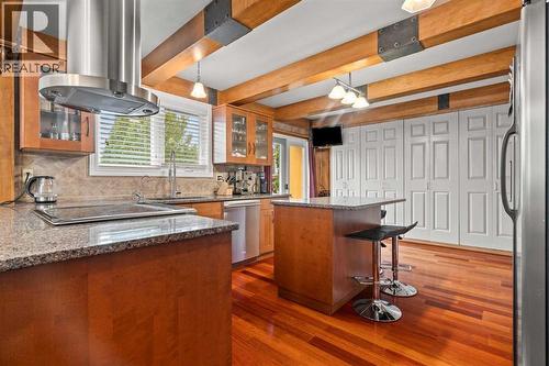 124 Canterbury Drive Sw, Calgary, AB - Indoor Photo Showing Kitchen