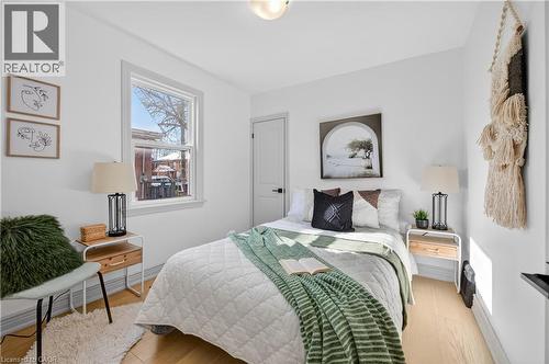 3 East 35Th Street, Hamilton, ON - Indoor Photo Showing Bedroom