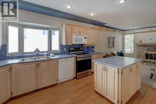 76 Edgeland Road Nw, Calgary, AB - Indoor Photo Showing Kitchen With Double Sink