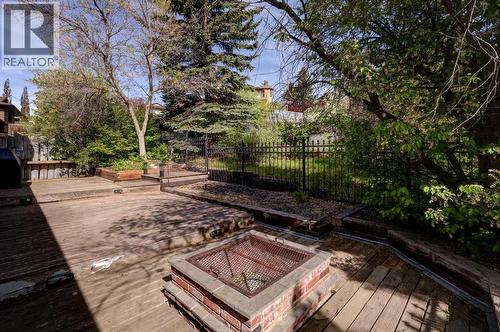 76 Edgeland Road Nw, Calgary, AB - Outdoor