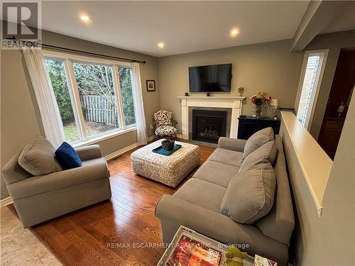 111 Duncairn Crescent, Hamilton, ON - Indoor Photo Showing Living Room With Fireplace