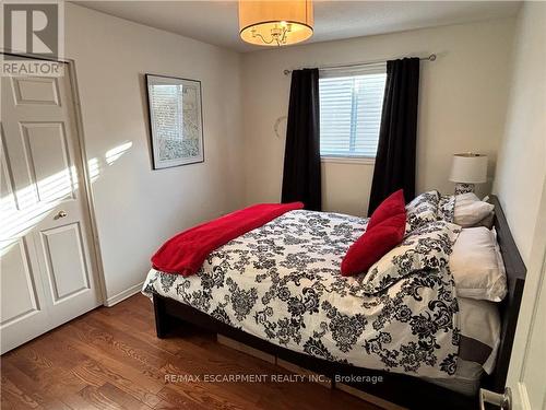 111 Duncairn Crescent, Hamilton, ON - Indoor Photo Showing Bedroom