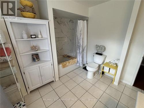 111 Duncairn Crescent, Hamilton, ON - Indoor Photo Showing Bathroom