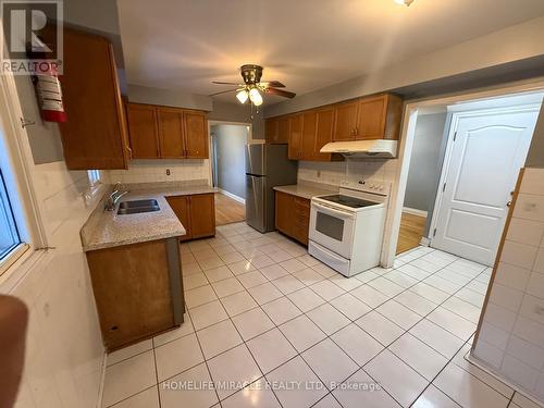 32 Hendricks Crescent, Brampton, ON - Indoor Photo Showing Kitchen With Double Sink
