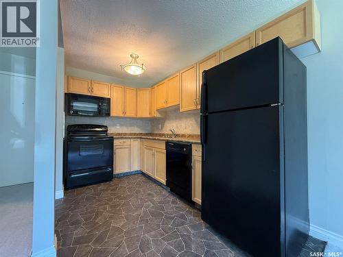 3 1811 8Th Avenue N, Regina, SK - Indoor Photo Showing Kitchen