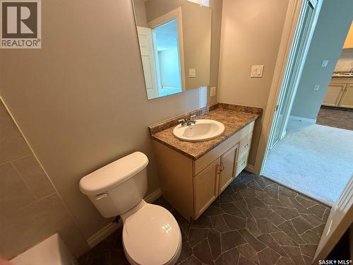3 1811 8Th Avenue N, Regina, SK - Indoor Photo Showing Bathroom