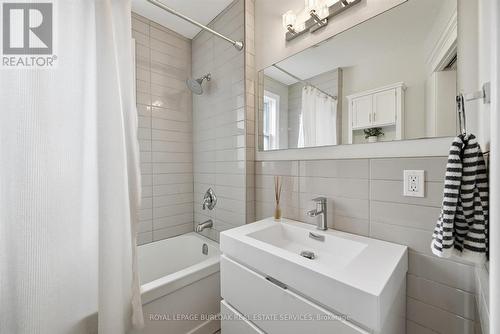 43 Belview Avenue, Hamilton, ON - Indoor Photo Showing Bathroom