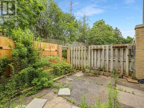 24 - 29 Paulander Drive, Kitchener, ON - Outdoor