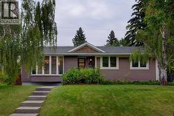 82 Gladys Ridge Road SW  Calgary, AB T3E 4J1