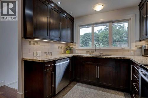 82 Gladys Ridge Road Sw, Calgary, AB - Indoor Photo Showing Kitchen