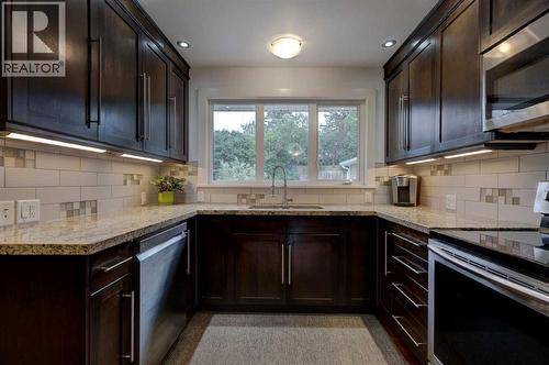 82 Gladys Ridge Road Sw, Calgary, AB - Indoor Photo Showing Kitchen