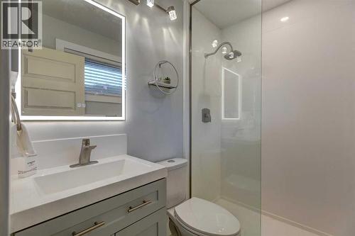 82 Gladys Ridge Road Sw, Calgary, AB - Indoor Photo Showing Bathroom
