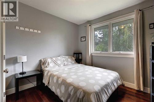 82 Gladys Ridge Road Sw, Calgary, AB - Indoor Photo Showing Bedroom