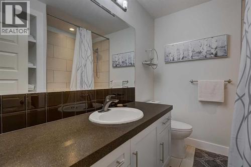 82 Gladys Ridge Road Sw, Calgary, AB - Indoor Photo Showing Bathroom