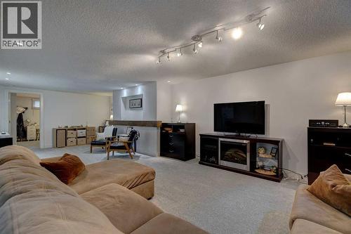 82 Gladys Ridge Road Sw, Calgary, AB - Indoor Photo Showing Living Room