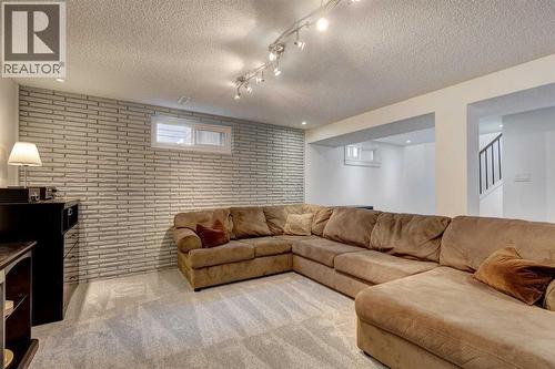 82 Gladys Ridge Road Sw, Calgary, AB - Indoor Photo Showing Living Room