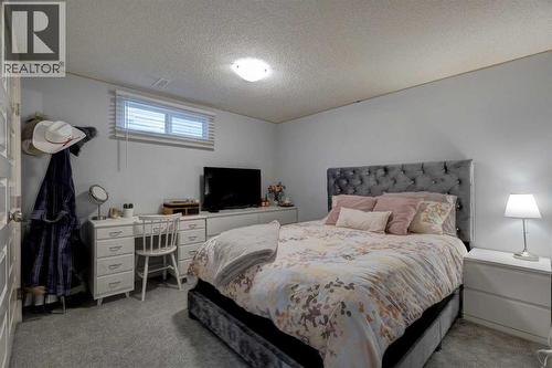 82 Gladys Ridge Road Sw, Calgary, AB - Indoor Photo Showing Bedroom