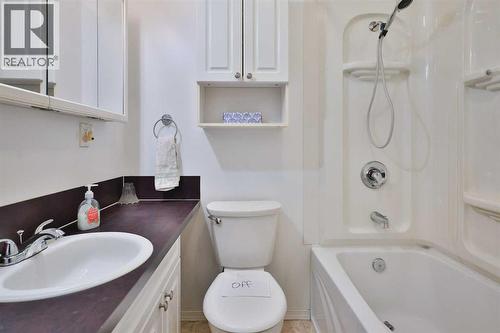 196 W 100 S, Raymond, AB - Indoor Photo Showing Bathroom