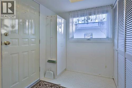 196 W 100 S, Raymond, AB - Indoor Photo Showing Other Room