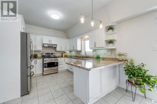 2120 Dalecroft Crescent, Burlington, ON - Indoor Photo Showing Kitchen
