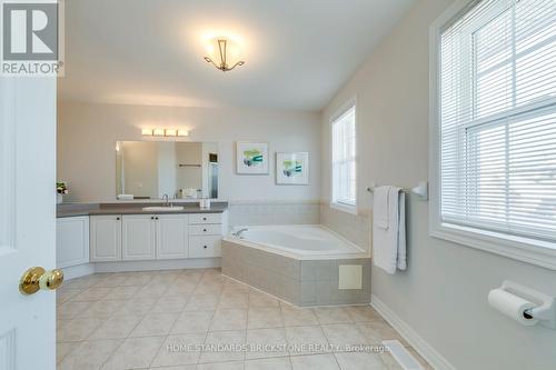 2120 Dalecroft Crescent, Burlington, ON - Indoor Photo Showing Bathroom