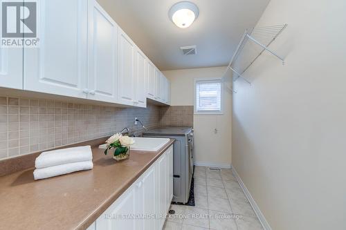 2120 Dalecroft Crescent, Burlington, ON - Indoor Photo Showing Laundry Room