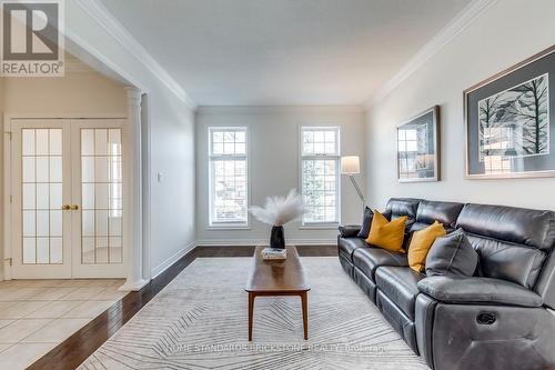 2120 Dalecroft Crescent, Burlington, ON - Indoor Photo Showing Living Room