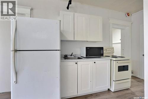 2263 Osler Street, Regina, SK - Indoor Photo Showing Kitchen