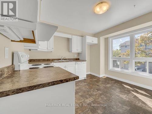 49 - 536 Third Street, London East (East H), ON - Indoor Photo Showing Kitchen