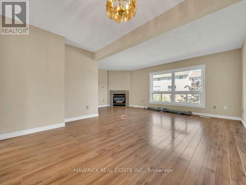 49 - 536 Third Street, London East (East H), ON - Indoor Photo Showing Other Room With Fireplace