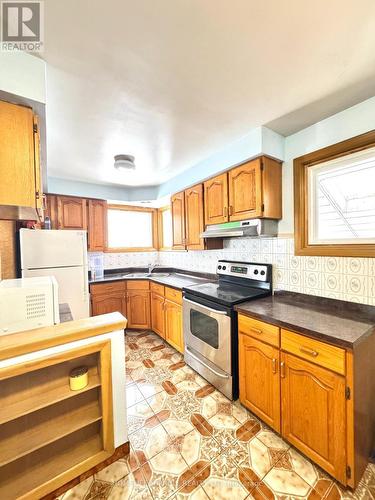 20 Terrace Drive, Hamilton, ON - Indoor Photo Showing Kitchen