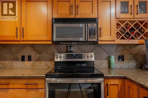 313, 170 Crossbow Place, Canmore, AB - Indoor Photo Showing Kitchen