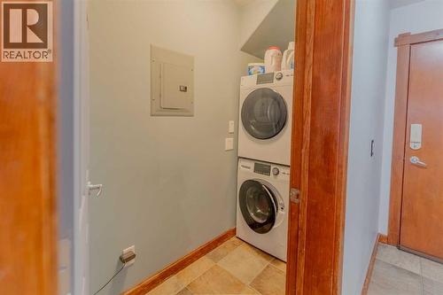 313, 170 Crossbow Place, Canmore, AB - Indoor Photo Showing Laundry Room