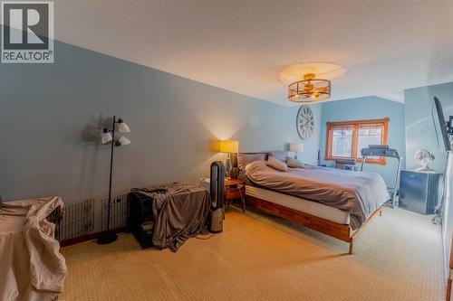 313, 170 Crossbow Place, Canmore, AB - Indoor Photo Showing Bedroom