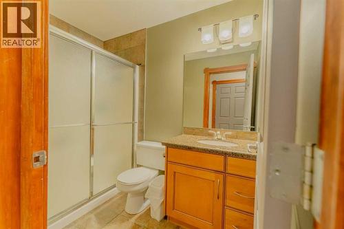 313, 170 Crossbow Place, Canmore, AB - Indoor Photo Showing Bathroom