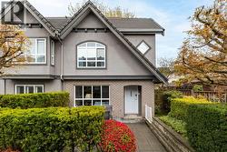 6 258 W 14TH STREET  North Vancouver, BC V7M 1P3