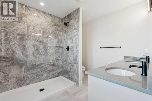 120 Quartz Crescent, Cochrane, AB - Indoor Photo Showing Bathroom