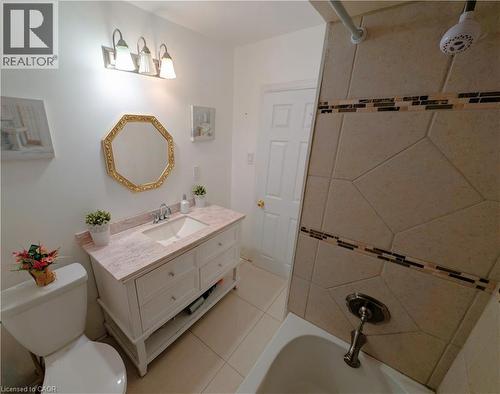 208 West 19Th Street, Hamilton, ON - Indoor Photo Showing Bathroom
