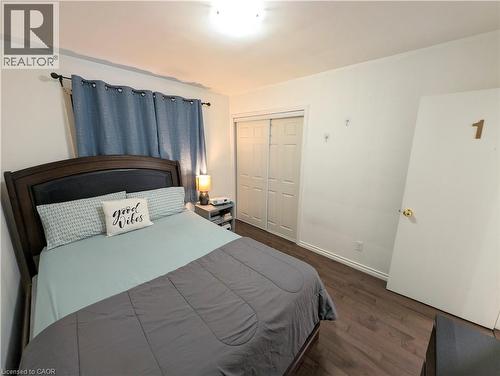 208 West 19Th Street, Hamilton, ON - Indoor Photo Showing Bedroom