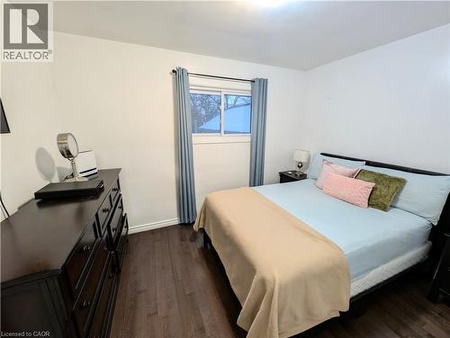 208 West 19Th Street, Hamilton, ON - Indoor Photo Showing Bedroom