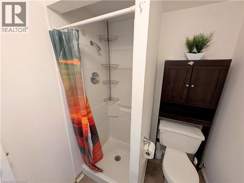 208 West 19Th Street, Hamilton, ON - Indoor Photo Showing Bathroom